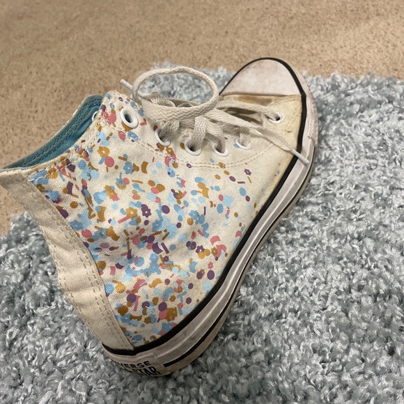 Converse - Picture 2 of 4